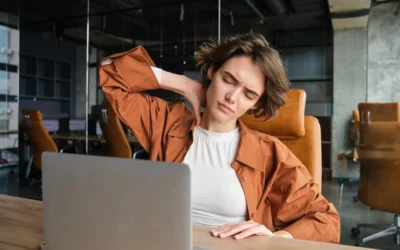 La importancia de la postura en el trabajo: cómo cuidar tu cuerpo en la oficina